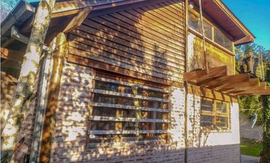 Casa Quincho s/ lote de 10mX 43m. Caisamar