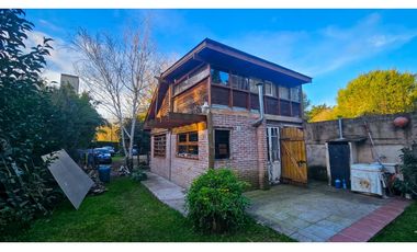 Casa Quincho s/ lote de 10mX 43m. Caisamar