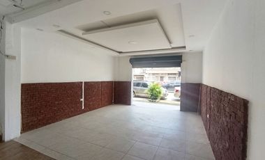 Local Comercial en  alquiler en Garzota 1  GabR