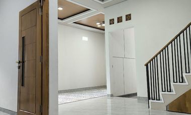 JUAL RUMAH MEWAH BARU KOTA SOLO DEKAT KAMPUS UMS SOLO