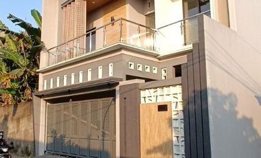 JUAL RUMAH MEWAH BARU KOTA SOLO DEKAT KAMPUS UMS SOLO