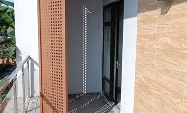 JUAL RUMAH MEWAH BARU KOTA SOLO DEKAT KAMPUS UMS SOLO