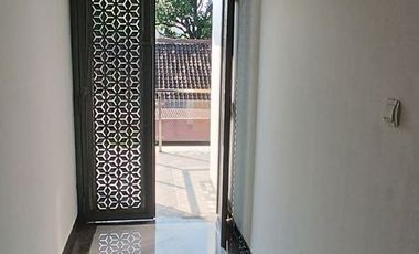 JUAL RUMAH MEWAH BARU KOTA SOLO DEKAT KAMPUS UMS SOLO