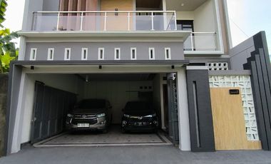 JUAL RUMAH MEWAH BARU KOTA SOLO DEKAT KAMPUS UMS SOLO