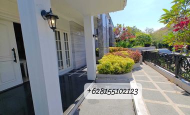 Disewakan Rumah Mewah 4 Kamar di Graha Family Surabaya