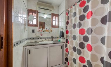 OPORTUNIDAD CASA C/ 2 LOTES BERNAL O. FINANCIACIÓN