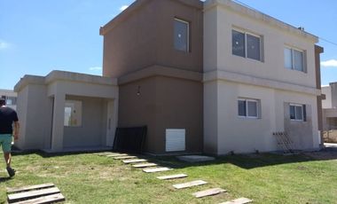 Venta Casa en Casas de Santa Ana - Entregada!