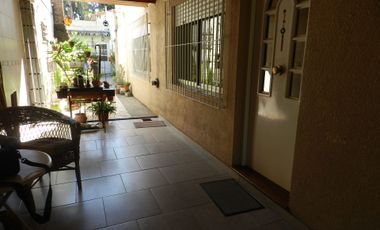 VENTA CASA 4 AMBIENTES BERNAL GARAGE DEPTO 2 AMB.