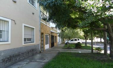 VENTA CASA 4 AMBIENTES BERNAL GARAGE DEPTO 2 AMB.
