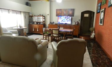 VENTA CASA 4 AMBIENTES BERNAL GARAGE DEPTO 2 AMB.