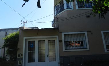 VENTA CASA 4 AMBIENTES BERNAL GARAGE DEPTO 2 AMB.