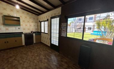 VENTA BLOQUE CASA CON 2 DEPTO 3 AMB C/U QUILMES O