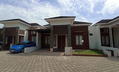 Palm Leaves Conwood Jl Flamboyan 4 / Rajawali Sakti Panam