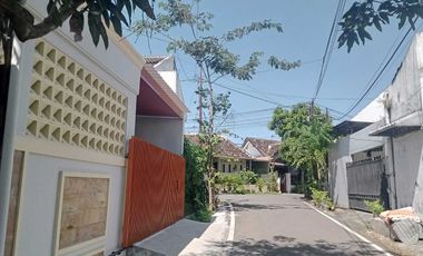 Dijual Rumah Murah Tanah Luas Lokasi Jebres Dekat Kampus UNS Solo
