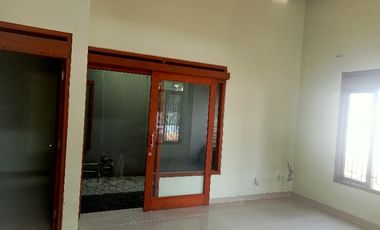 Disewakan Rumah Cluster Harga Murah Dekat Kampus UMS Solo