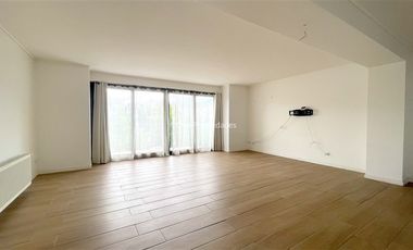 Casa en Arriendo en Metro Los Dominicos | Arriendo Casa 3D3B zocalo y jardin | Las Condes