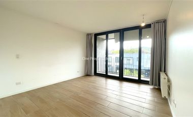 Casa en Arriendo en Metro Los Dominicos | Arriendo Casa 3D3B zocalo y jardin | Las Condes