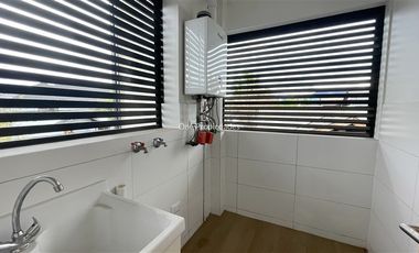Casa en Arriendo en Metro Los Dominicos | Arriendo Casa 3D3B zocalo y jardin | Las Condes