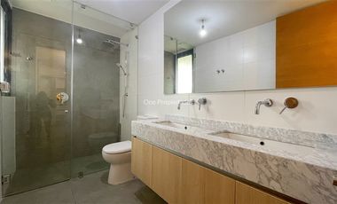 Casa en Arriendo en Metro Los Dominicos | Arriendo Casa 3D3B zocalo y jardin | Las Condes