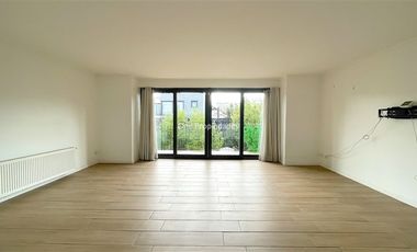 Casa en Arriendo en Metro Los Dominicos | Arriendo Casa 3D3B zocalo y jardin | Las Condes