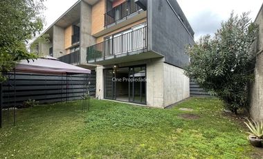 Casa en Arriendo en Metro Los Dominicos | Arriendo Casa 3D3B zocalo y jardin | Las Condes