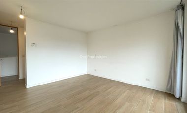Casa en Arriendo en Metro Los Dominicos | Arriendo Casa 3D3B zocalo y jardin | Las Condes