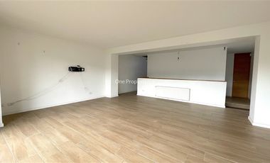 Casa en Arriendo en Metro Los Dominicos | Arriendo Casa 3D3B zocalo y jardin | Las Condes