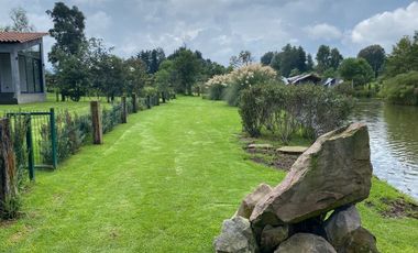 Casa en venta en condominio en San Simón, Valle de Bravo