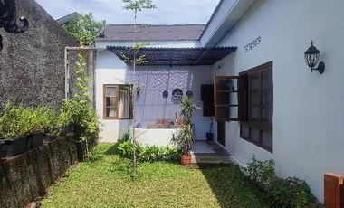 Dijual rumah villa lokasi premium di jl Monjali