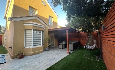 Hermosa Casa en Lo Campino: Todo un Oasis