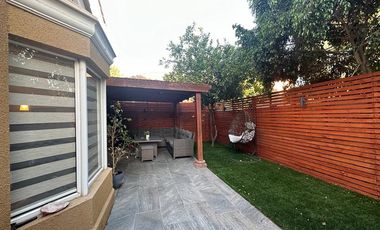 Hermosa Casa en Lo Campino: Todo un Oasis