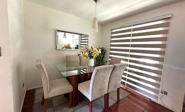 Hermosa Casa en Lo Campino: Todo un Oasis