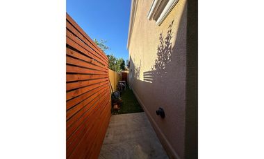 Hermosa Casa en Lo Campino: Todo un Oasis