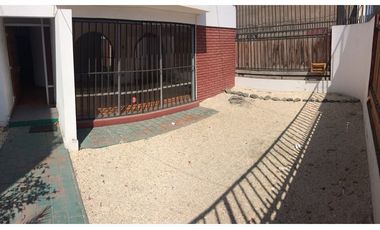 CASA EN EXCELENTE UBICACIÓN A PASOS AV BRASIL