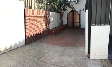 CASA EN EXCELENTE UBICACIÓN A PASOS AV BRASIL