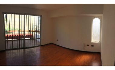 CASA EN EXCELENTE UBICACIÓN A PASOS AV BRASIL