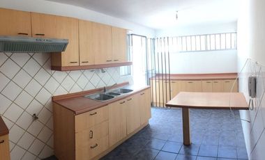 CASA EN EXCELENTE UBICACIÓN A PASOS AV BRASIL
