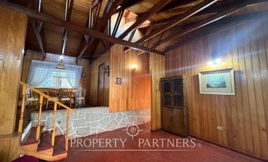 Casa en sector tradicional con vista al río y desembocadura