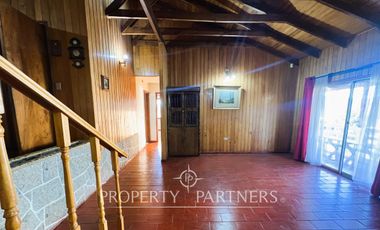 Casa en sector tradicional con vista al río y desembocadura