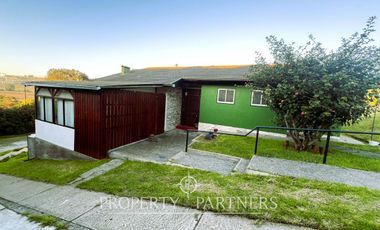 Casa en sector tradicional con vista al río y desembocadura