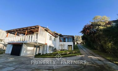 Casa en sector tradicional con vista al río y desembocadura