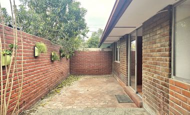 Se arrienda casa ampia y con gran mansarda