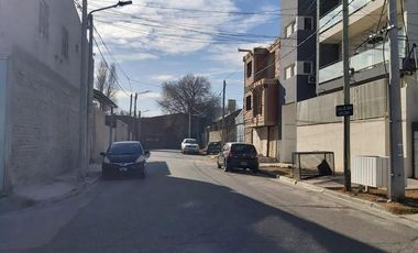 Departamento en dos plantas - 1 dormitorio CON COCHERA - Neuquén capital