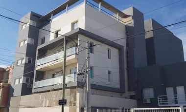 Departamento en dos plantas - 1 dormitorio CON COCHERA - Neuquén capital