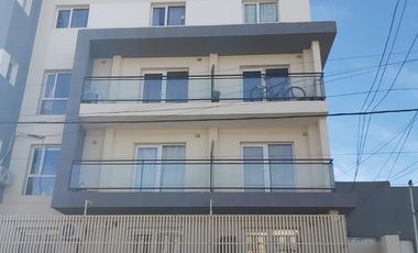 Departamento en dos plantas - 1 dormitorio CON COCHERA - Neuquén capital