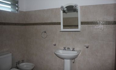 Casa sobre lote de 8,66 x 43