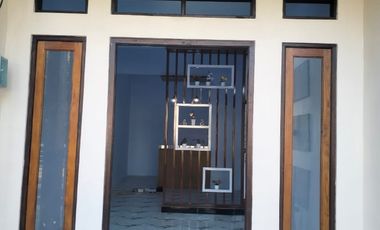 Jual rumah baru lokasi strategis siap huni di Diwek Jombang