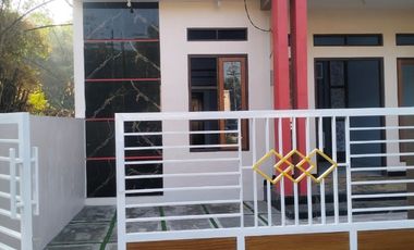 Jual rumah baru lokasi strategis siap huni di Diwek Jombang