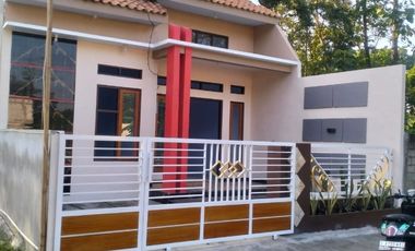 Jual rumah baru lokasi strategis siap huni di Diwek Jombang