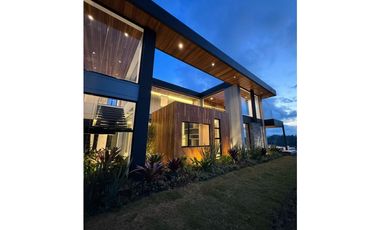 Casa en Arriendo en Alto de Palmas